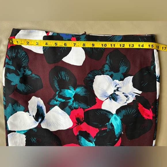 Lord & Taylor floral pencil skirt - Picture 2 of 4